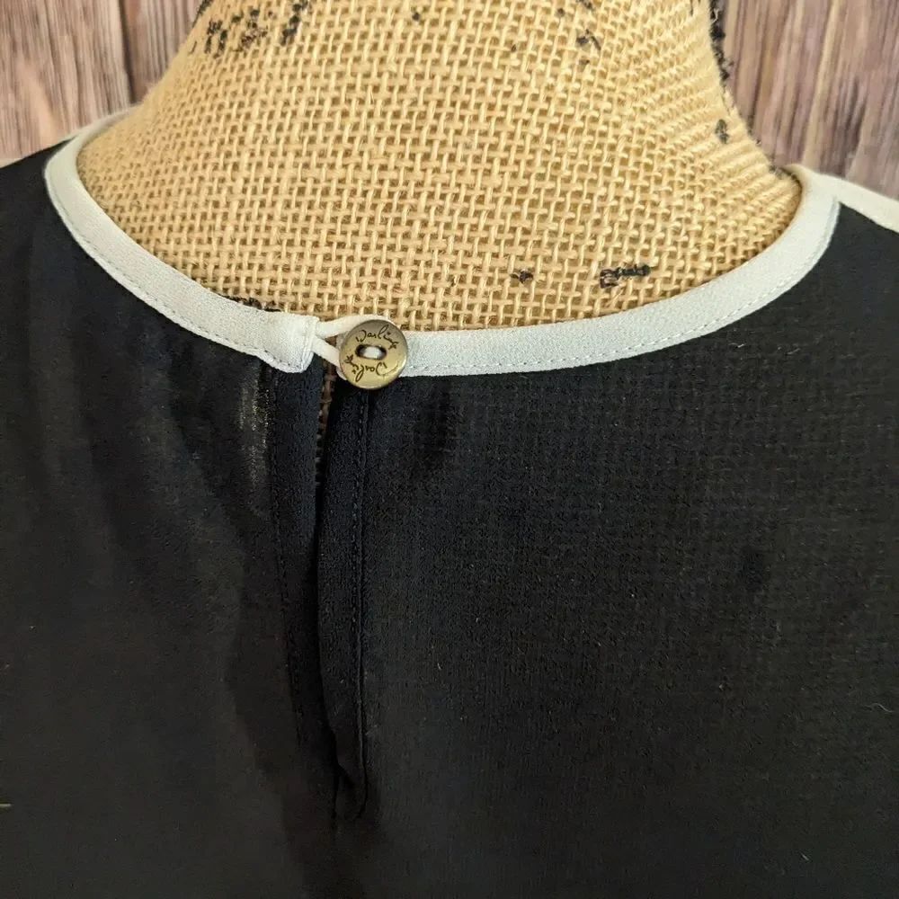 Darling Sleeveless Top - Picture 6 of 14